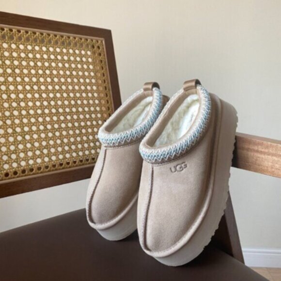 UGG Beige Platform Shoes - Picture 3 of 7